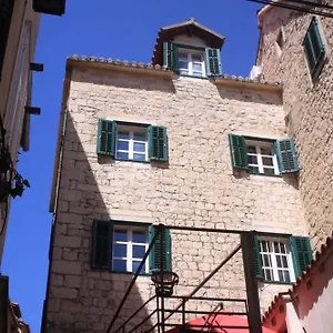 Toni Palace Pensión